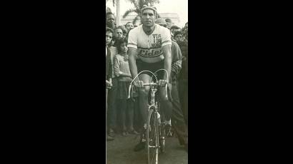 Rinden homenaje al ex ciclista cubano «Pipián» Martínez