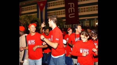 Estudiantes universitarios participantes en la Revolución Energética