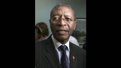 Excelentísimo Señor Pakalitha Bethuel Mosisili, primer ministro del Reino de Lesotho
