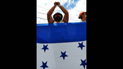 Protestan manifestantes antigolpistas ante la embajada de Brasil