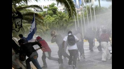 Continúa la represión en Honduras