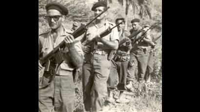 Jóvenes milicianos en el Escambray