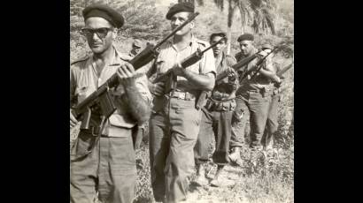 Jóvenes milicianos en el Escambray