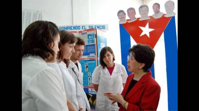 La doctora Margaret Chan visitó la Escuela Latinoamericana de Medicina