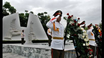 Ceremonia militar en tributo al aniversario 92 de la Revolución de Octubre