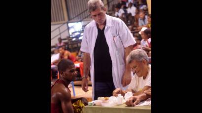 El doctor cubano Bárbaro Gutiérrez fiel al boxeo