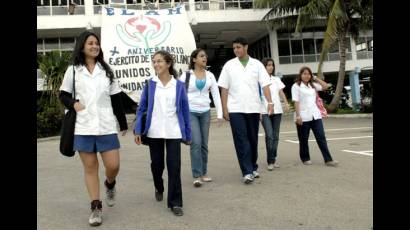 Estudiantes de la Escuela Latinoamericana de Medicina