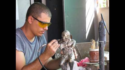 Exponen Mi edad en bronce, del artista Pável Valdés Ruiz