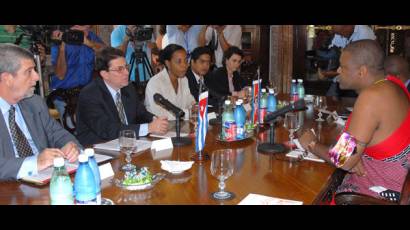 Conversan los ministros de Relaciones Exteriores cubano y de Swazilandia