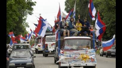 Histórico banderazo del Frente Amplio uruguayo 