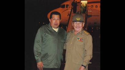 Concluyó Chávez visita a Cuba, sostuvo encuentros con Fidel y Raúl