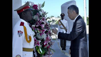 Rinde tributo a José Martí Primer Ministro de Singapur