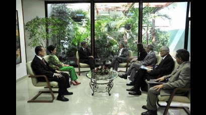 Encuentro de Raúl con el el Primer Ministro de Singapur 