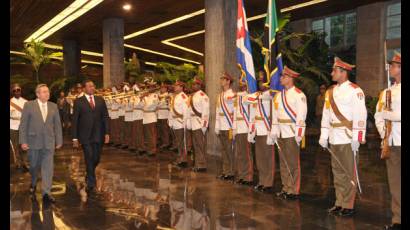 Preside Raúl recibimiento al Presidente de Tanzania
