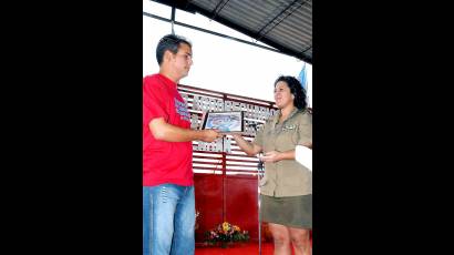 Leosdán, obrero en la Empresa Militar Agropecuaria