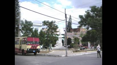 Reaniman señalización de tránsito en Holguín