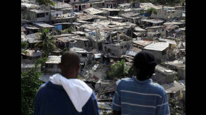 Centenares de haitianos perdieron sus casas debido al terremoto
