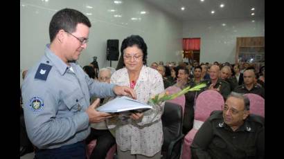 Reconocen a científicos del MININT