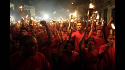 Miles de jóvenes empuñarán sus antorchas para iluminar la noche hasta la Fragua Martiana