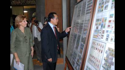 Cancelan sello postal por los 50 años de relaciones Cuba-Indonesia