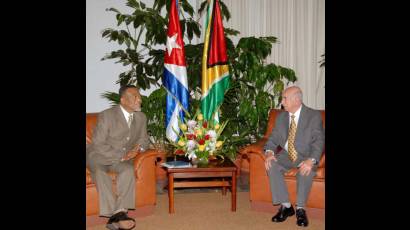 Machado Ventura recibe al Primer Ministro de Guyana