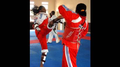 La taekwondoca Taimí Castellanos en pleno ataque