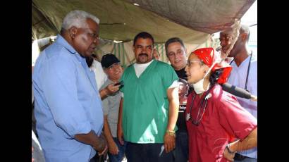 Esteban Lazo durante una visita de trabajo a Haití