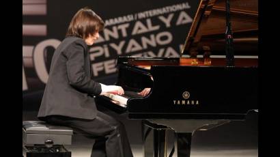 El pianista concertista Dmitri Mayboroda