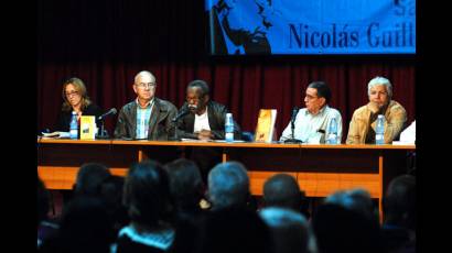 Homenaje al Comandante Almeida en Feria del Libro