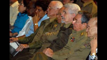 Asiste Raúl Castro a homenaje a Juan Almeida