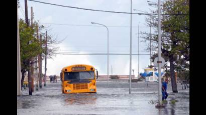 El mar llegó a las calles del Vedado