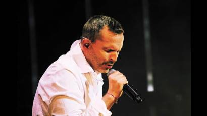 Miguel Bosé considera una tortura bloqueo estadounidense a Cuba