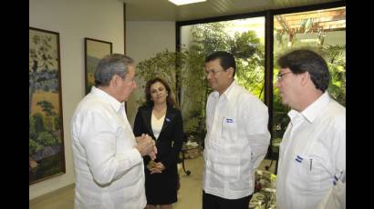 Encuentro de Raúl con la Primera Dama y el Canciller de El Salvador