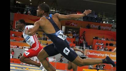 Dayron Robles conquista el título de los 60 metros con vallas en Doha 2010