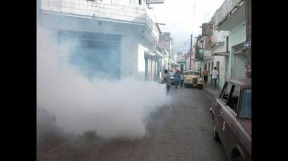 Campaña de fumigación contra el mosquito