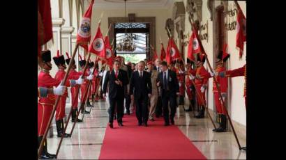 Chávez recibe a Putin en Caracas