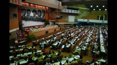 Sesión plenaria del IX Congreso de la UJC