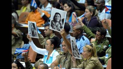 El Che en el IX Congreso de la UJC