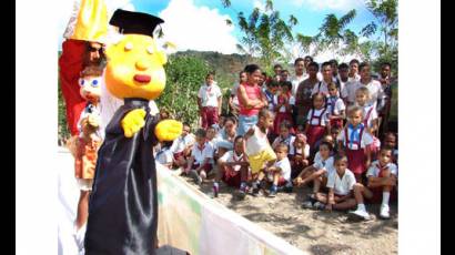 Teatro Guiñol celebra junto a jóvenes y pioneros su aniversario 40