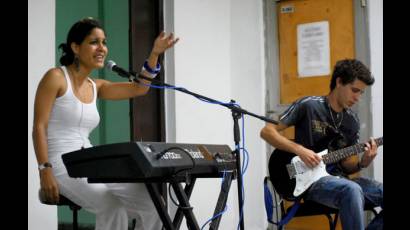 Haydée Milanes y el guitarrista 