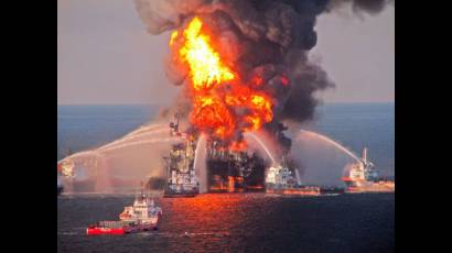 Se hunde plataforma petrolera en el Golfo de México