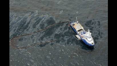 Aumantan esfuerzos para contener derrame de petróleo en el Golfo de México 