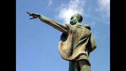 Escultura de José Martí en la Tribuna Antiimperialista