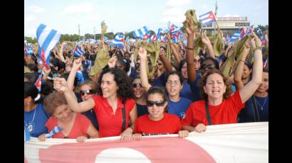 Desfile por el Primero de Mayo en La Plaza de la Revolución de La Habana