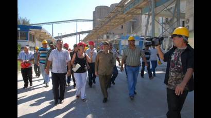 Visita Ramiro Valdés Fábrica de Cemento Carlos Marx