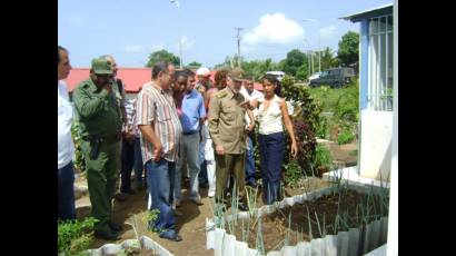 Visita Comandante de la Revolución Ramiro Valdés comunidad santiaguera de Petrocasas