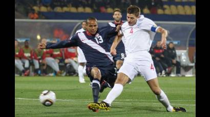 Gerrard anota para Inglaterra