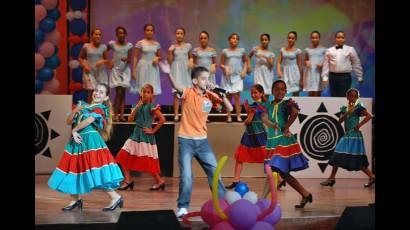 XVIII edición del festival de la canción infantil Cantándole al Sol