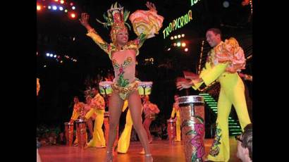 Presentan en México performance del cubano cabaret Tropicana