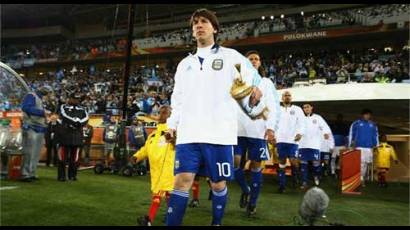 Argentina llega al campo para enfrentarse a Grecia
